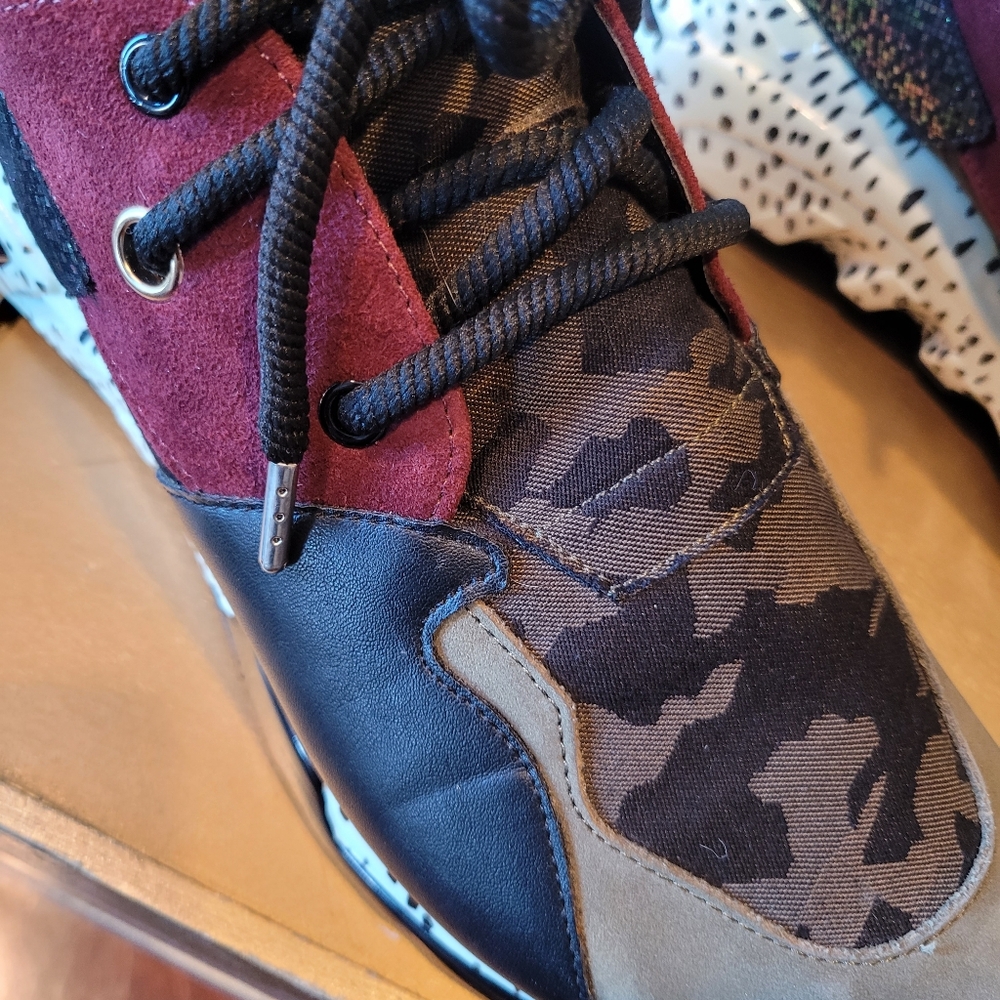 Steve Madden Skeakers (Shoes Only) - Picture 3 of 6